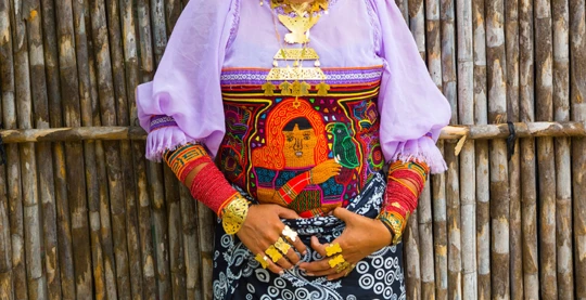 La possibilità di scoprire l'artigianato e le tradizioni della comunità Kuna delle Isole San Blas