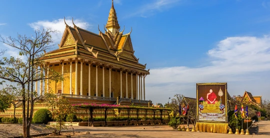Visite à pied d'Oudong et cérémonie de bénédiction bouddhiste