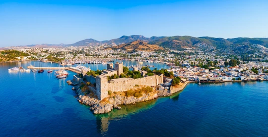 Vive la magia: Visita nocturna al castillo de Bodrum