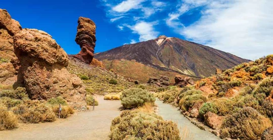 Parco Nazionale del Teide e città di San Cristóbal de La Laguna, sull'isola di Santa Cruz de Tenerife.