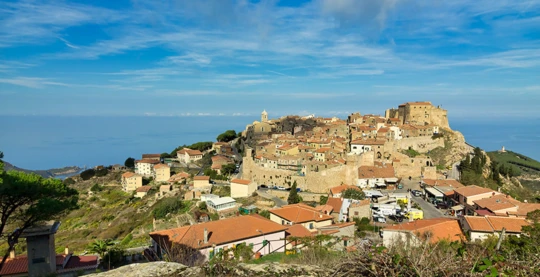 El pueblo medieval de Giglio Castello