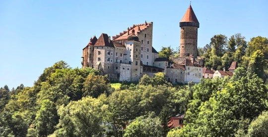 Visite de Burg Clam et dégustation de vin