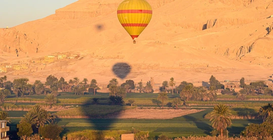Luxor in mongolfiera