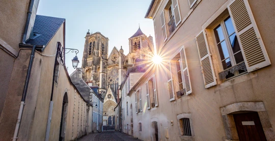 Visite à pied de Bourg, Musée des Carrosses et Citerne de Pétrole de la Seconde Guerre mondiale