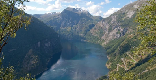 Winter cruise to the world heritage area of Geiranger