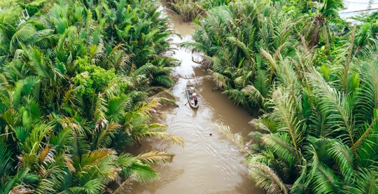 Fahrt auf einem Ruder-Sampan