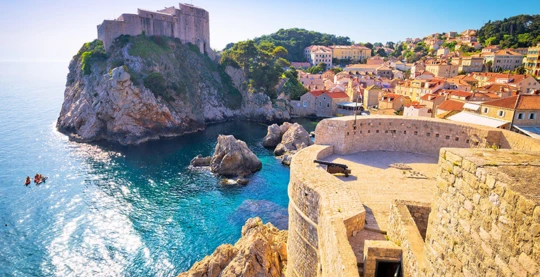 Découverte des richesses et traditions locales grecques et croates, à travers des instants authentiques et des rencontres culturelles et gastronomiques