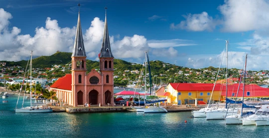 Boat tour and snorkeling hike