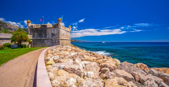 Découverte des œuvres du plus célèbre hôte mentonnais, Jean Cocteau
