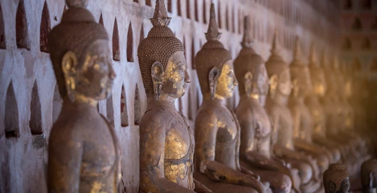Conférence à bord avec Francis Engelmann, expert du patrimoine et de l’histoire du Laos