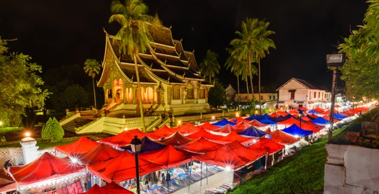 El centro de la ciudad a su ritmo y el animado mercado nocturno