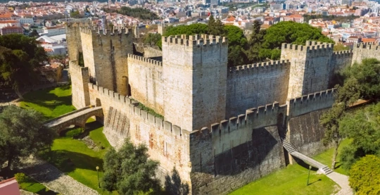 Visita al castillo de Saint-Georges y cena con espectáculo de fado