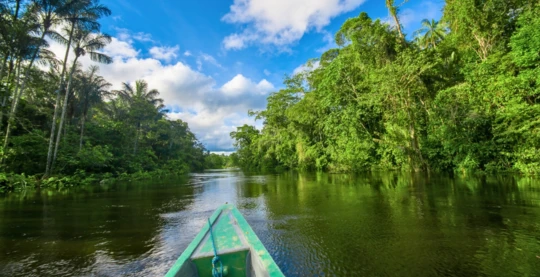 kayak le long de la rivière Indillama