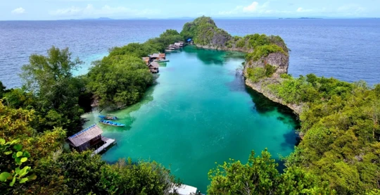 Hike to the Wayag viewpoint