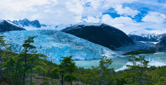 Excursion to the Pía Fjord viewpoint