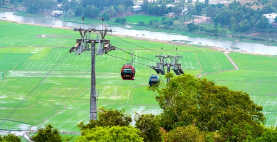 Aufstieg auf den Sam-Berg mit der Seilbahn