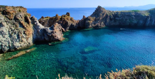Bañarse en la roca de Basiluzzo