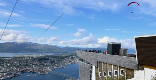 Freie Besichtigung der Stadt Tromsø: Arktische Kathedrale, Storsteinen-Seilbahn, Polaria-Aquarium, Strandpromenade