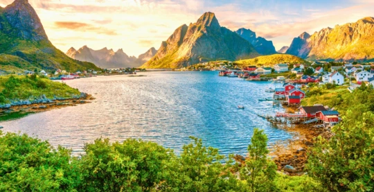 Excursions à pied et en zodiac à Reine