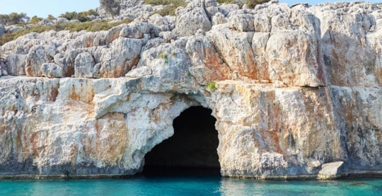 Smugglers Inn pirate party (with transfer by dinghy)