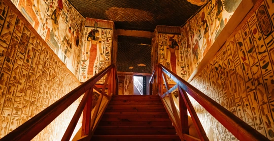 Visite du spéos Nefertari