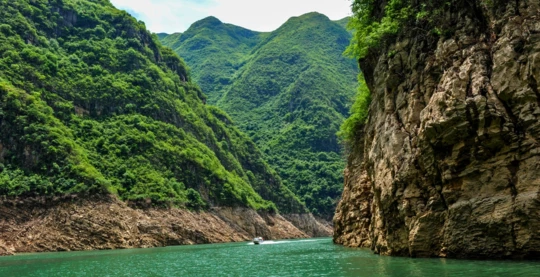 Découverte à bord de sampans, des Trois Petites Gorges de la Daning