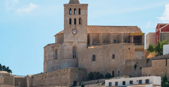 La vieille ville fortifiée de Dalt Vila à Ibiza