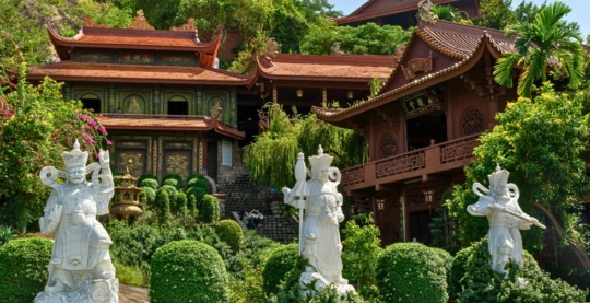 Visite de la pagode Hang (Phuoc Dien Tu)