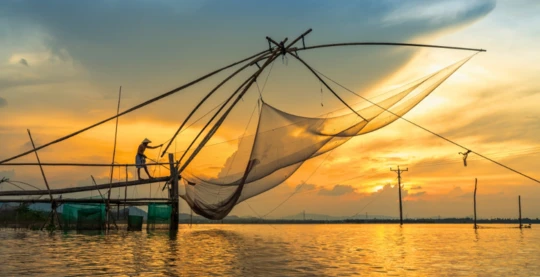 Visite de fermes piscicoles flottantes en sampan