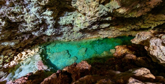 Visite des grottes sacrées de Makatea