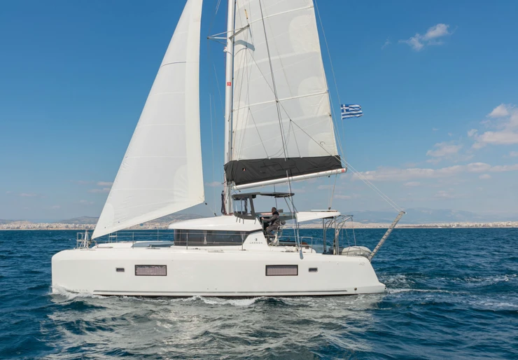 Lagoon 42 Paros harbour | WIND WHISPER