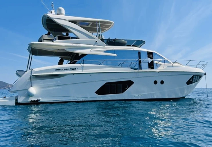 Absolute 52 Fly Port de Hyères | ALMINA