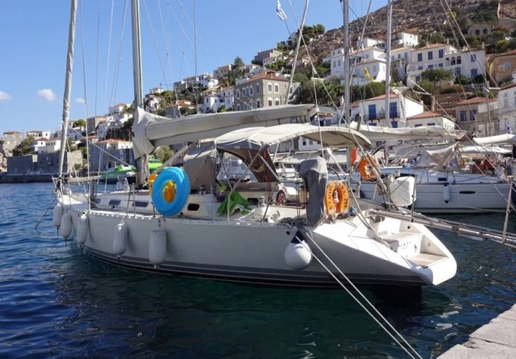 Triton 48 Port de Paros | Ageri