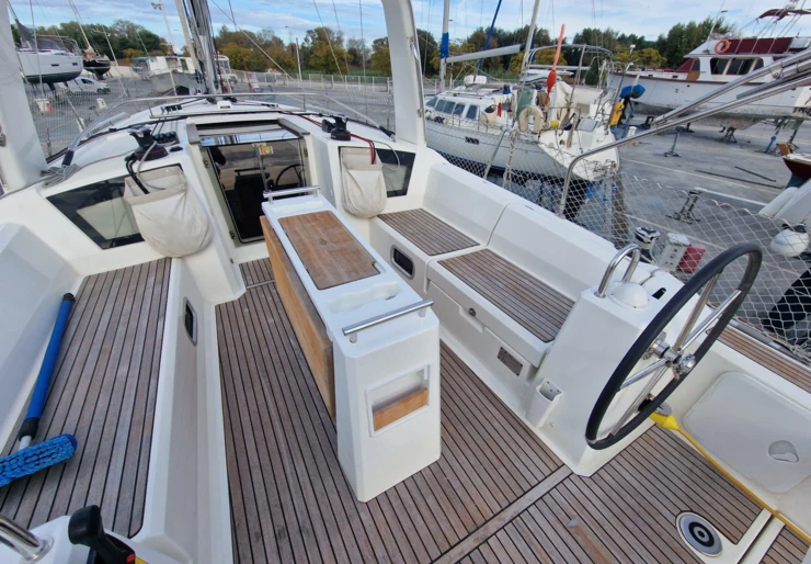 Oceanis 38.1 La Trinité-sur-Mer | THELEN