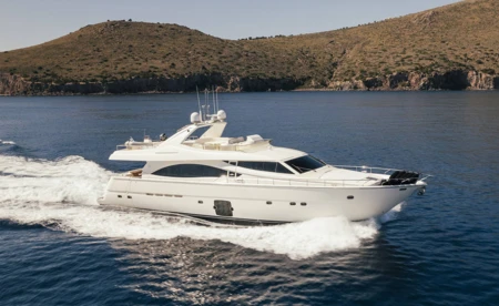 Ferretti 830