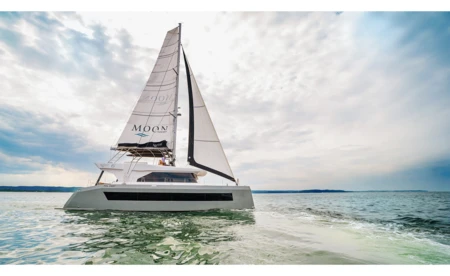 Moon Yacht 60