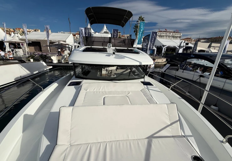 Swift Trawler 37 Fly ACI Marina | ZOE