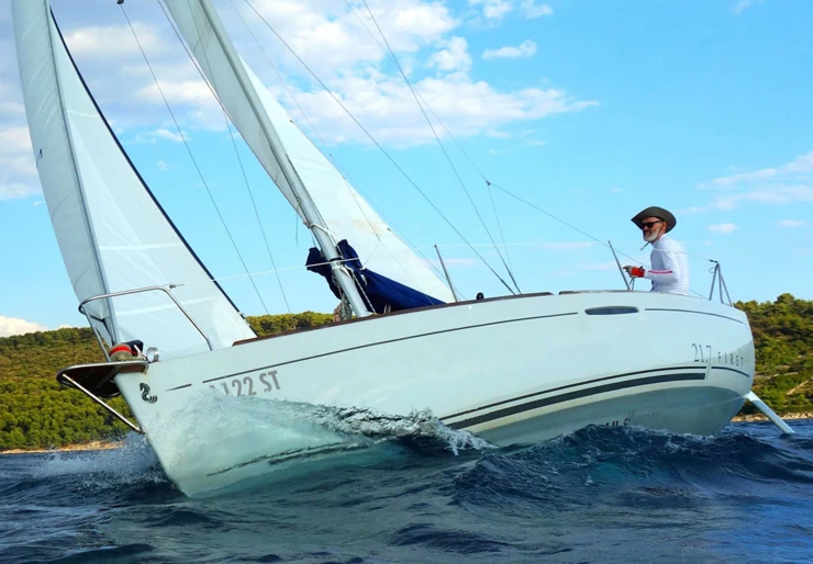 First 21.7 Marina Spinut | Vidra