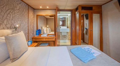 Cat A - Upper deck - Double bed or twin beds