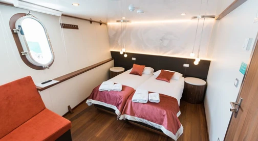 Double cabin - Upper or main deck