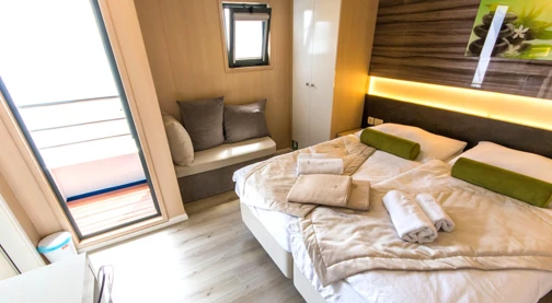 VIP - Main Deck / Upper Deck