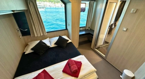 Double cabin - Upper or main deck