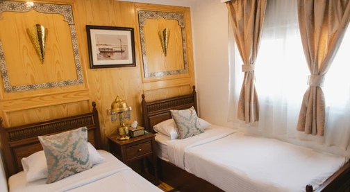 Cabine double avec un grand lit ou lits jumeaux