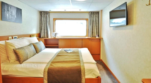 Cat C - Large bed - Main deck