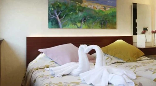 Main deck - Queen bed - Cat C