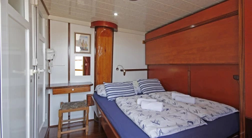 Double cabin - Upper deck - Queen-size bed
