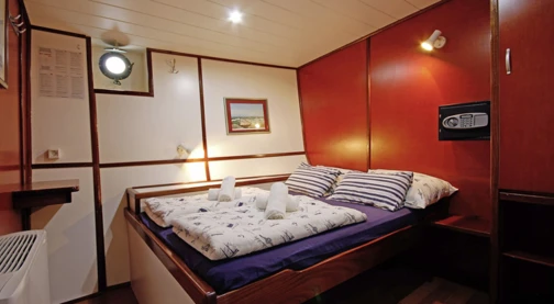 Single cabin - Lower deck - Queen-size bed
