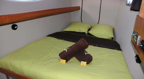 Non-diving double cabin