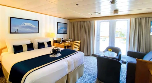 Riviera Suite with 1 extra child's bed - Deck 6
