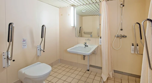 Cabina accessibile alle persone a mobilità ridotta - Ponte inferiore